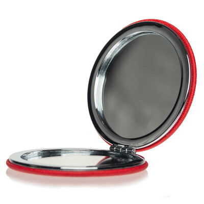 Косметичне дзеркальце в металевому корпусі.