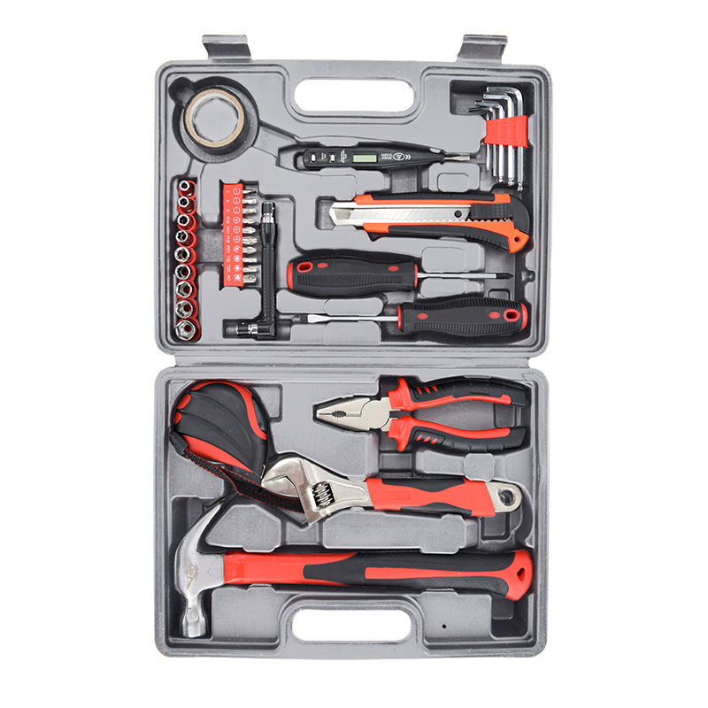 Набор инструментов 34 в 1 MASTER PRO в пластиковом кейсе.